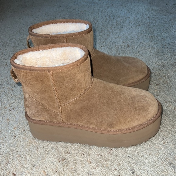 UGG platform ankle boots tan suede - Picture 2 of 8